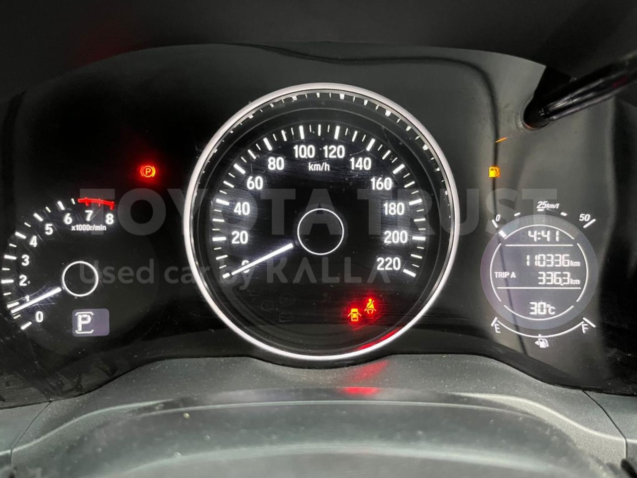 Foto Bagian Odometer Mobil