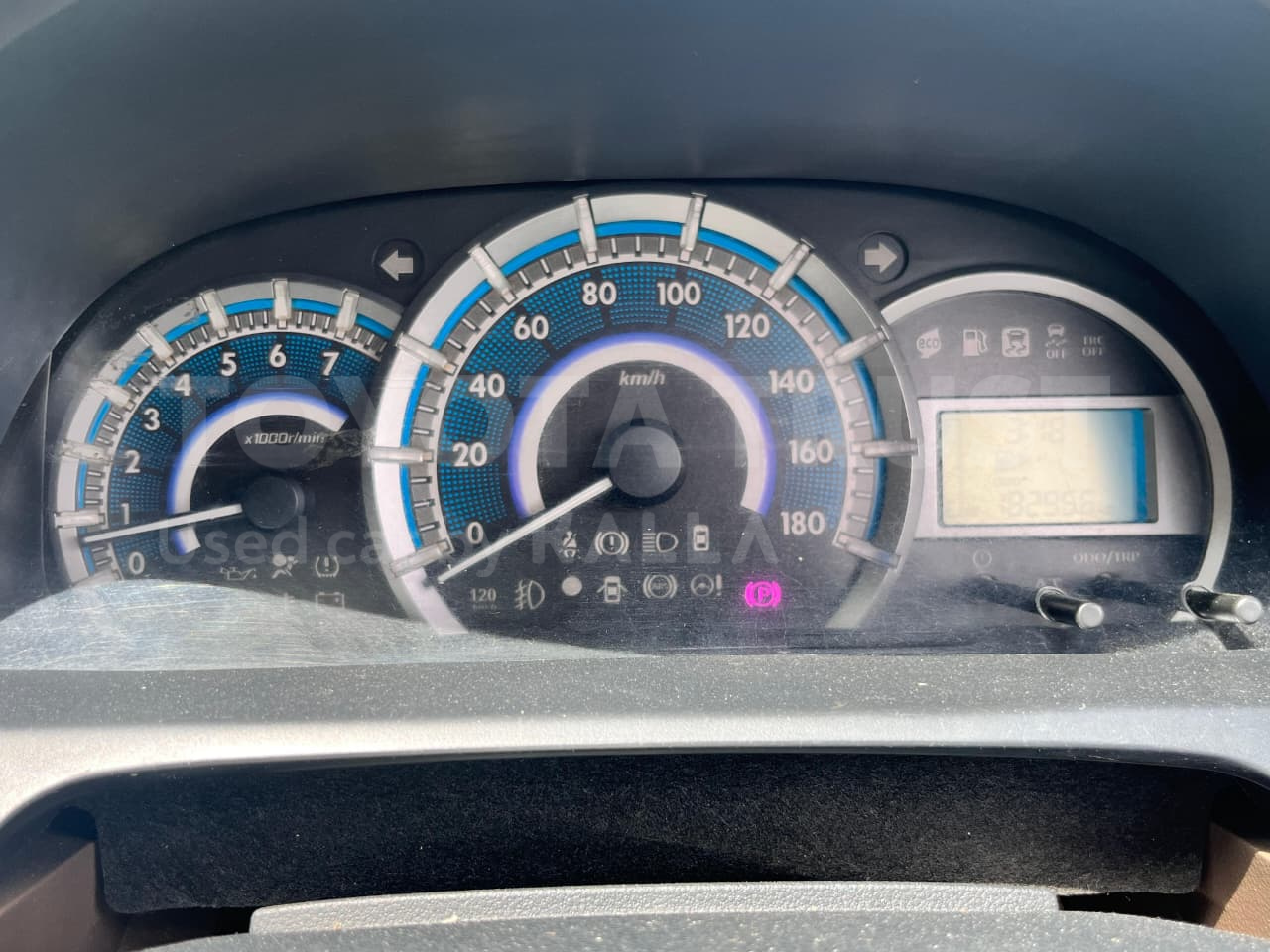 Foto Bagian Odometer Mobil