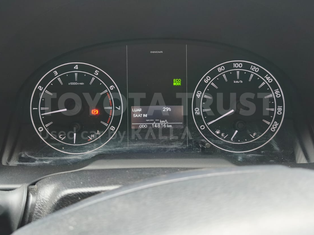 Foto Bagian Odometer Mobil