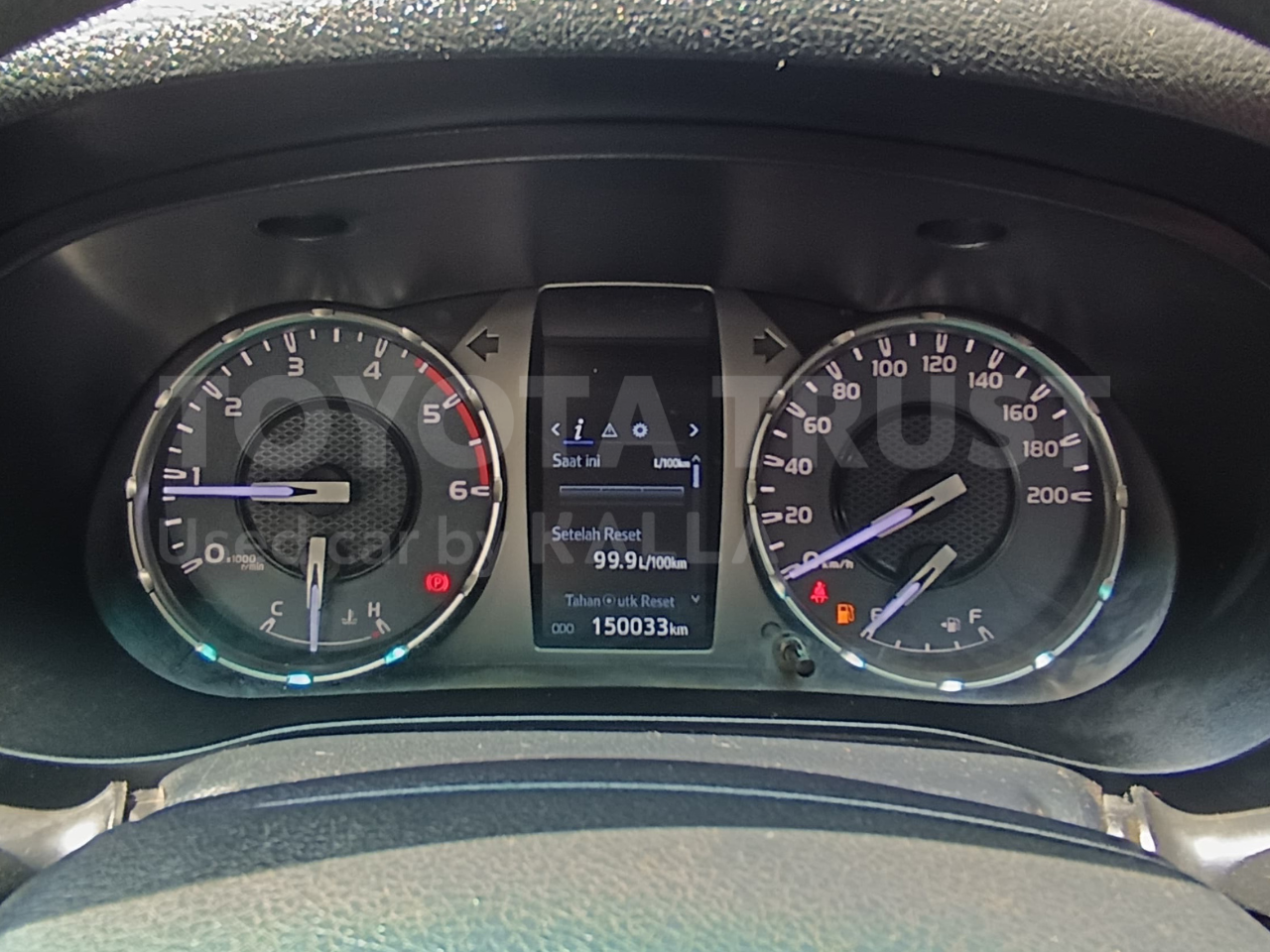 Foto Bagian Odometer Mobil