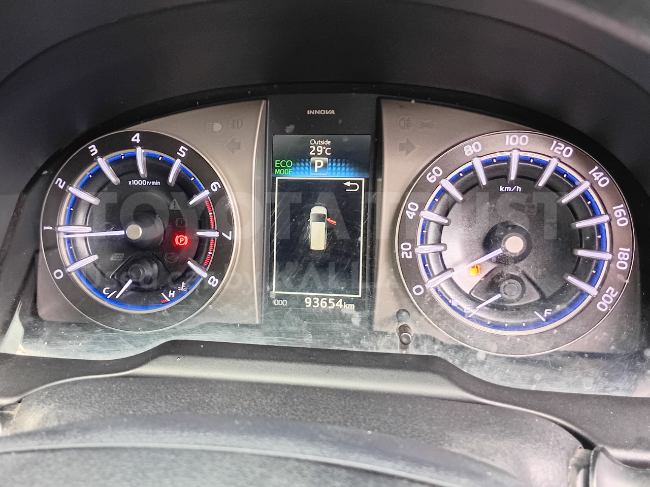 Foto Bagian Odometer Mobil